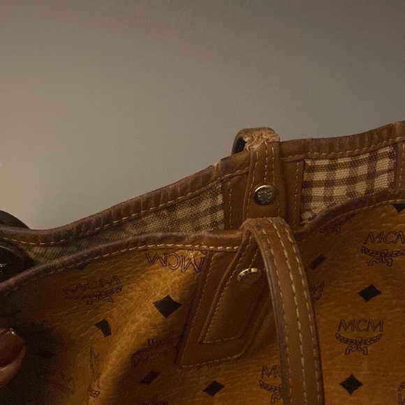 MCM reversible bag - Picture 7 of 13